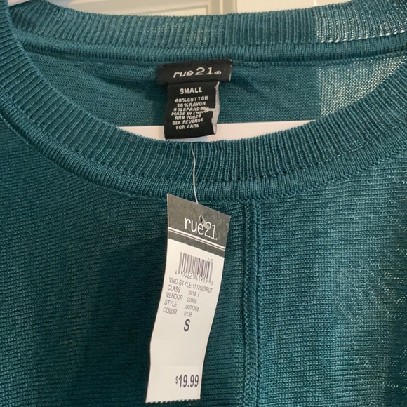 Green sweater - Picture 2 of 3